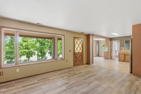 Tiny photo for 782 Covered Bridge Road, Rogue River, OR 97537 (MLS # 220222099)