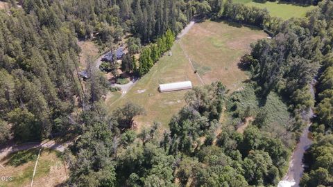 Photo of 782 Covered Bridge Road, Rogue River, OR 97537 (MLS # 220222099)