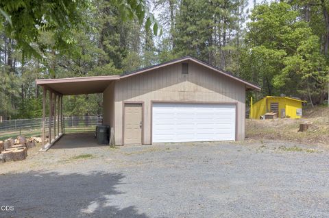Tiny photo for 782 Covered Bridge Road, Rogue River, OR 97537 (MLS # 220222099)