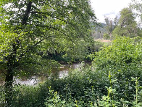 Tiny photo for 782 Covered Bridge Road, Rogue River, OR 97537 (MLS # 220222099)
