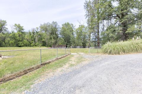 Tiny photo for 782 Covered Bridge Road, Rogue River, OR 97537 (MLS # 220222099)