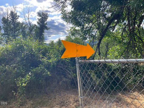 Tiny photo for 782 Covered Bridge Road, Rogue River, OR 97537 (MLS # 220222099)