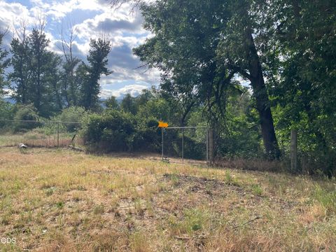 Tiny photo for 782 Covered Bridge Road, Rogue River, OR 97537 (MLS # 220222099)