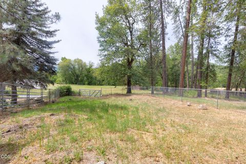 Tiny photo for 782 Covered Bridge Road, Rogue River, OR 97537 (MLS # 220222099)