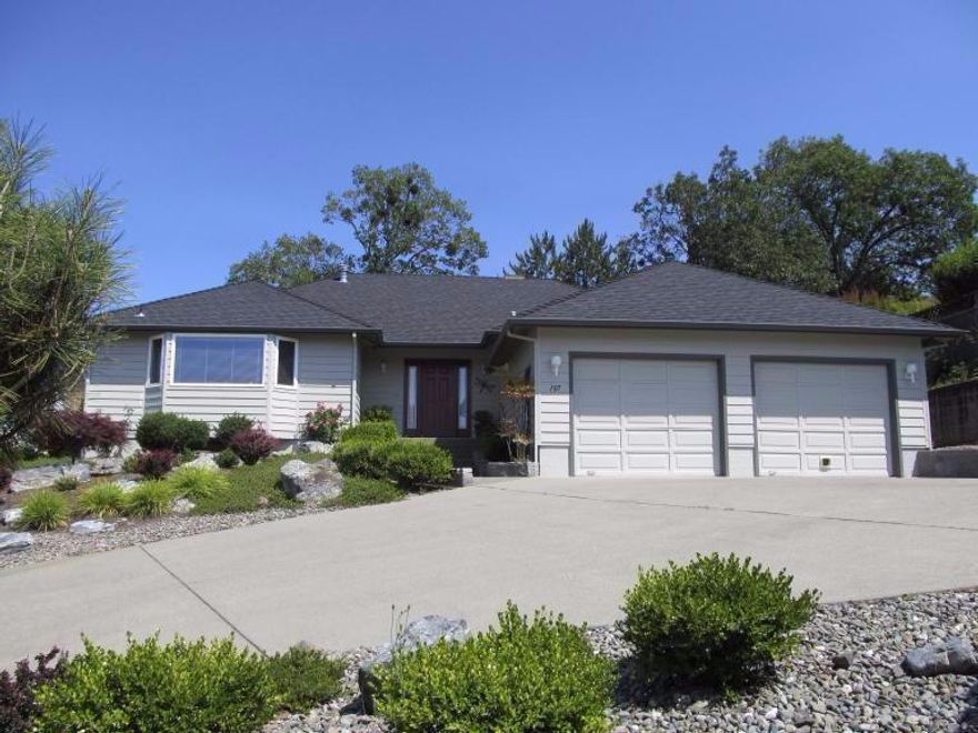 Located in the beautiful Sunset Knolls subdivision, this well-planned home has been lovingly maintained & updated over the years. Close to shopping, schools & medical services, it's a prime location! Many updates, from the newer 30 year roof (2010) to the new Trane HVAC compressor (2014), and much more (request a complete package). The contemporary, open floor plan provides an abundance of light from the perfectly proportioned rooms and huge windows! Also find Approx. 1,000 s/f of #1 Oak hardwood flooring and newer upscale vinyl flooring in the baths & laundry room! The heart of this home is the fabulously planned 20'x20' kitchen with its 4'x8' center island with sink, abundance of cabinets & well designed storage. This home and property truly must be seen to appreciate all of the upscale features! All information is deemed reliable but not verified, anyone considering the purchase of this property should perform their own investigation into the uses and condition of the property.