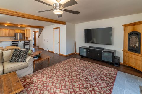 Tiny photo for 139 SE Roosevelt Avenue, Bend, OR 97702 (MLS # 220212963)