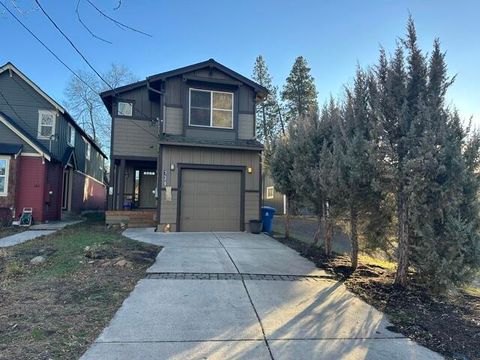 Tiny photo for 139 SE Roosevelt Avenue, Bend, OR 97702 (MLS # 220212963)