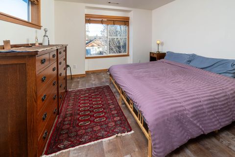 Tiny photo for 139 SE Roosevelt Avenue, Bend, OR 97702 (MLS # 220212963)