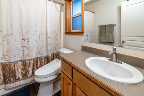 Tiny photo for 139 SE Roosevelt Avenue, Bend, OR 97702 (MLS # 220212963)