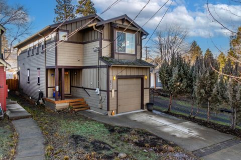 Photo of 139 SE Roosevelt Avenue, Bend, OR 97702 (MLS # 220212963)