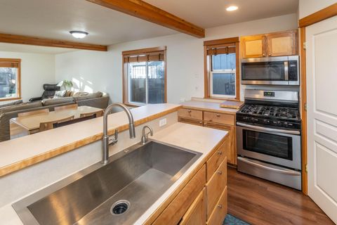 Tiny photo for 139 SE Roosevelt Avenue, Bend, OR 97702 (MLS # 220212963)