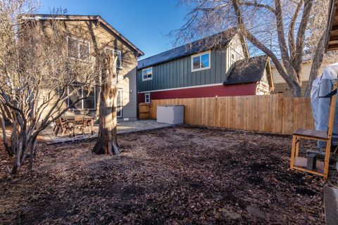 Tiny photo for 139 SE Roosevelt Avenue, Bend, OR 97702 (MLS # 220212963)