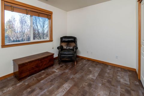 Tiny photo for 139 SE Roosevelt Avenue, Bend, OR 97702 (MLS # 220212963)