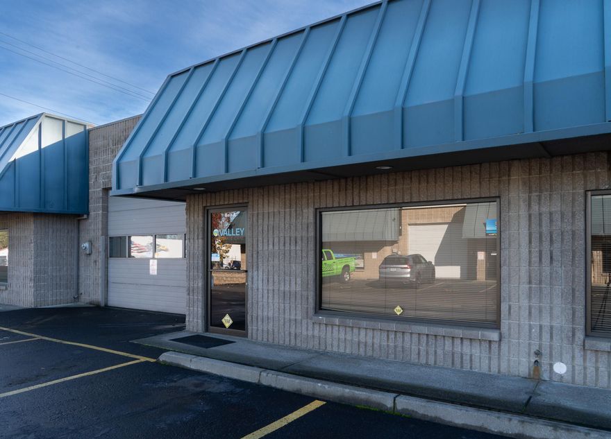 This exceptional 1,308 sq.ft. unit is vacant and available for immediate lease for the first time in whole or in addition to the adjacent available units. Formerly used as the administrative office for a large medical group, this is a great opportunity if you are looking for space to have both a free span garage with rollup doors and plenty of office space. There are three adjacent units available, two are 1,308 sq.ft., each on the right, and on the left you have a single 1,498 sq.ft. unit with up to 5,362 sq.ft available to lease in total. Many different variations can be made for your needs. Property is located along North Central Avenue, a major arterial street with approximately 10,000+ cars per day driving past, giving your new business location much needed exposure. Contact broker for all your questions and to schedule a tour.