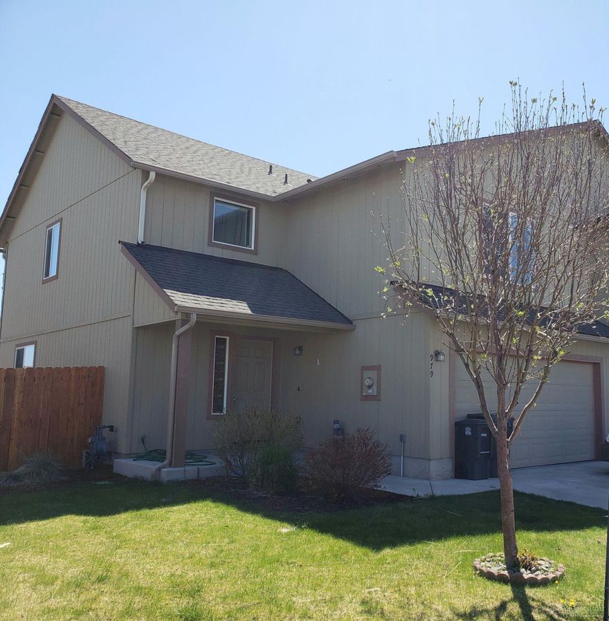 Perfect home for first time home buyers or investors! Home has a great open floor plan, with large master bedroom, huge walk in closet, fenced yard,and patio. Call today to schedule a showing.