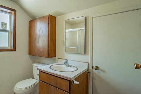 Tiny photo for 840 Palm Street, Medford, OR 97501 (MLS # 220215107)