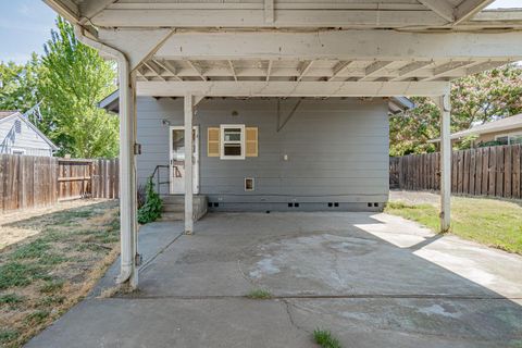 Tiny photo for 840 Palm Street, Medford, OR 97501 (MLS # 220215107)