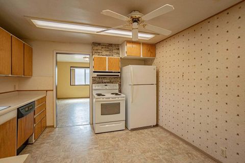 Tiny photo for 840 Palm Street, Medford, OR 97501 (MLS # 220215107)