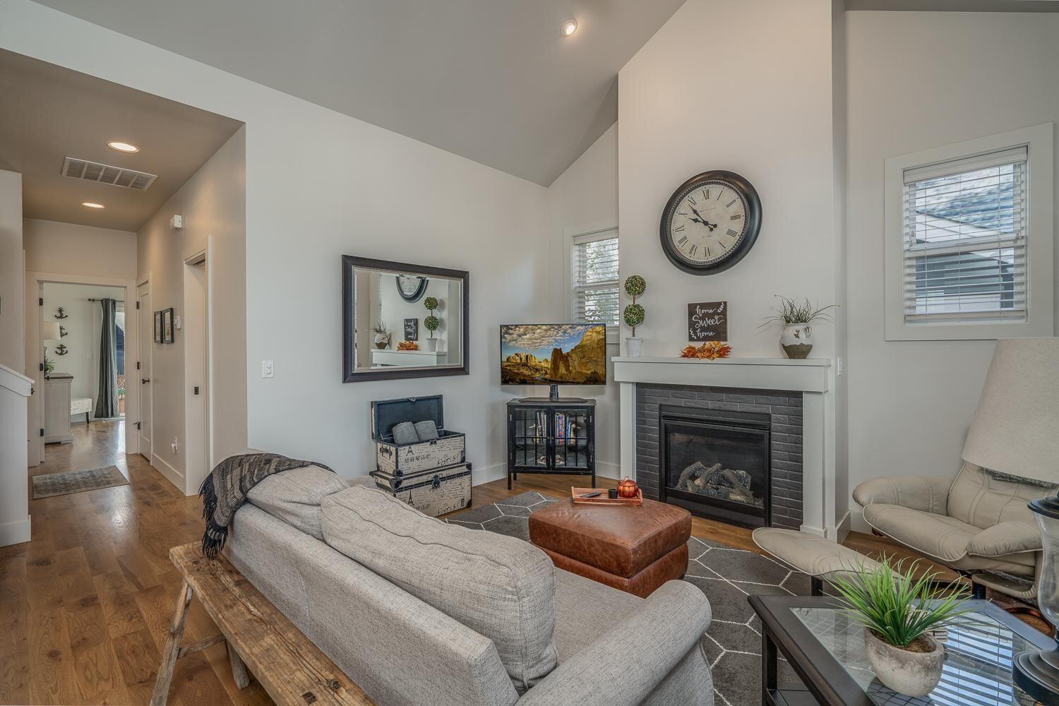 2729 NW High Lakes Loop