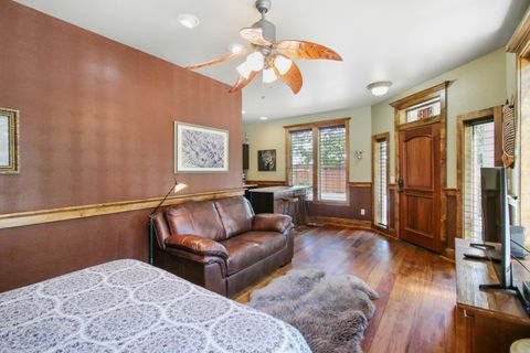 Tiny photo for 195 E E Street, Jacksonville, OR 97530 (MLS # 220212183)