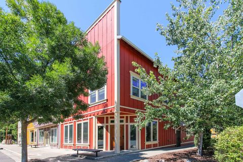 Photo of 195 E E Street, Jacksonville, OR 97530 (MLS # 220212183)