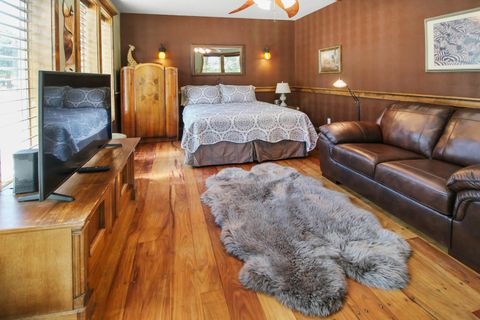 Tiny photo for 195 E E Street, Jacksonville, OR 97530 (MLS # 220212183)