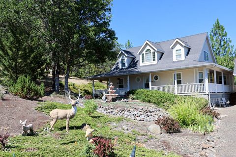 Photo of 412 Country Court, Shady Cove, OR 97539 (MLS # 220225110)