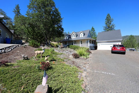 Tiny photo for 412 Country Court, Shady Cove, OR 97539 (MLS # 220225110)