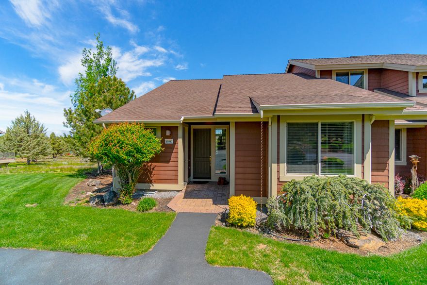 Beautifully furnished and well-appointed one level end unit in Creekside Village at Eagle Crest Resort! Great room floor plan with built-in entertainment center, vaulted ceilings, and gas fireplace. Kitchen with granite counters, slate floors, and breakfast bar. Master suite with dual vanity, soaking tub, and walk-in shower. Raised paver deck with a peek-a-boo view of Mt Jefferson. Eagle Crest is home to three 18 hole golf courses, three sports centers, a spa, and miles of trails.