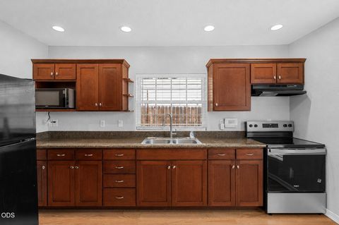 Tiny photo for 319 S Ivy Street, Medford, OR 97501 (MLS # 220223008)