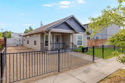 Tiny photo for 319 S Ivy Street, Medford, OR 97501 (MLS # 220223008)