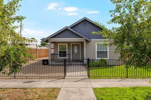 Photo of 319 S Ivy Street, Medford, OR 97501 (MLS # 220223008)