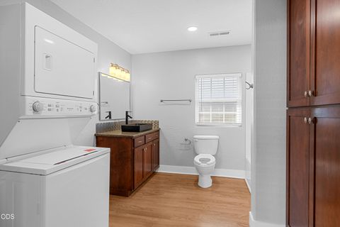 Tiny photo for 319 S Ivy Street, Medford, OR 97501 (MLS # 220223008)