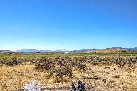 Tiny photo for 392 Del Fatti Lane, Klamath Falls, OR 97603 (MLS # 220212480)