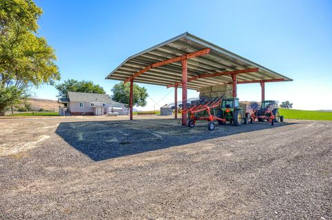 Tiny photo for 392 Del Fatti Lane, Klamath Falls, OR 97603 (MLS # 220212480)