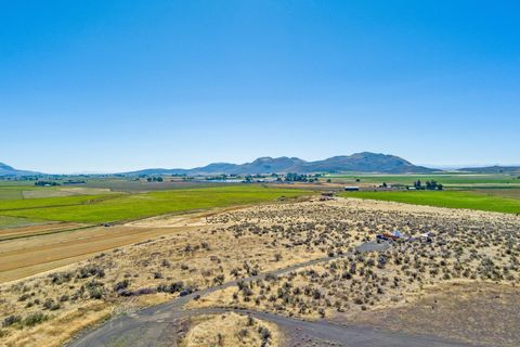 Tiny photo for 392 Del Fatti Lane, Klamath Falls, OR 97603 (MLS # 220212480)