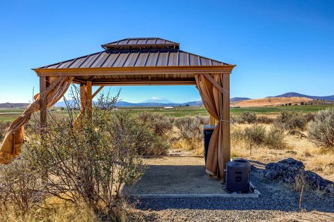 Tiny photo for 392 Del Fatti Lane, Klamath Falls, OR 97603 (MLS # 220212480)