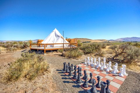 Tiny photo for 392 Del Fatti Lane, Klamath Falls, OR 97603 (MLS # 220212480)