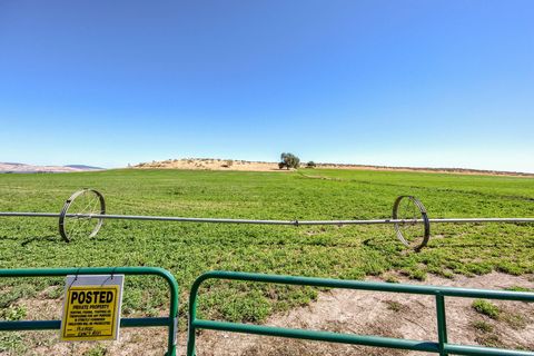 Tiny photo for 392 Del Fatti Lane, Klamath Falls, OR 97603 (MLS # 220212480)