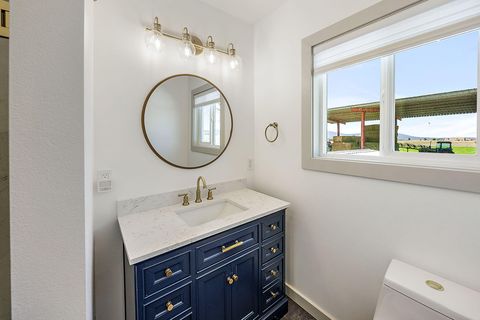 Tiny photo for 392 Del Fatti Lane, Klamath Falls, OR 97603 (MLS # 220212480)