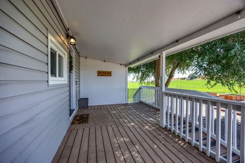 Tiny photo for 392 Del Fatti Lane, Klamath Falls, OR 97603 (MLS # 220212480)