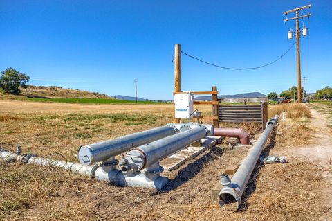 Tiny photo for 392 Del Fatti Lane, Klamath Falls, OR 97603 (MLS # 220212480)