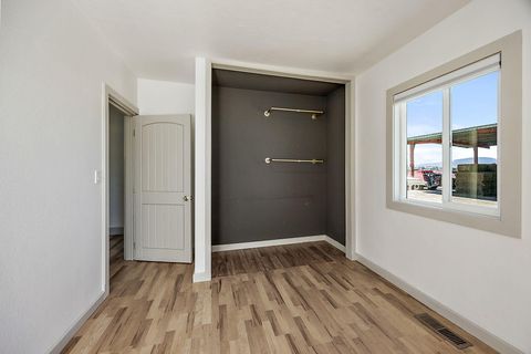 Tiny photo for 392 Del Fatti Lane, Klamath Falls, OR 97603 (MLS # 220212480)