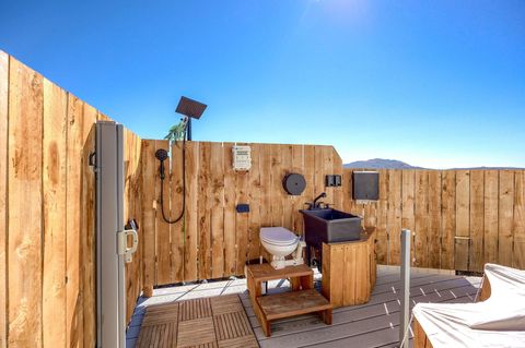 Tiny photo for 392 Del Fatti Lane, Klamath Falls, OR 97603 (MLS # 220212480)