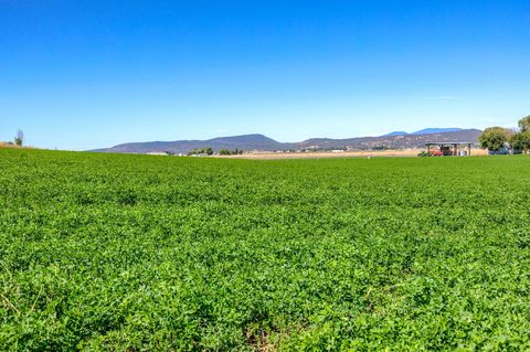 Tiny photo for 392 Del Fatti Lane, Klamath Falls, OR 97603 (MLS # 220212480)