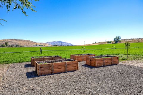 Tiny photo for 392 Del Fatti Lane, Klamath Falls, OR 97603 (MLS # 220212480)