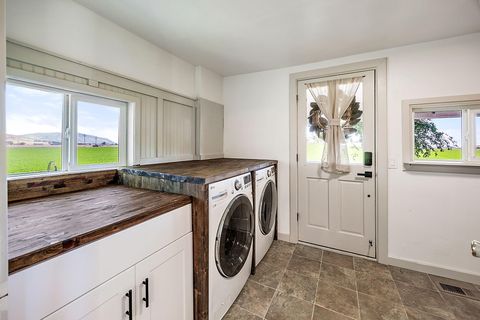 Tiny photo for 392 Del Fatti Lane, Klamath Falls, OR 97603 (MLS # 220212480)