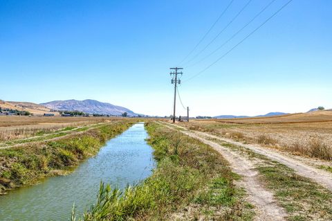 Tiny photo for 392 Del Fatti Lane, Klamath Falls, OR 97603 (MLS # 220212480)