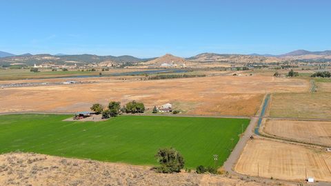 Tiny photo for 392 Del Fatti Lane, Klamath Falls, OR 97603 (MLS # 220212480)