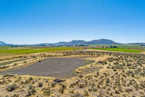 Tiny photo for 392 Del Fatti Lane, Klamath Falls, OR 97603 (MLS # 220212480)